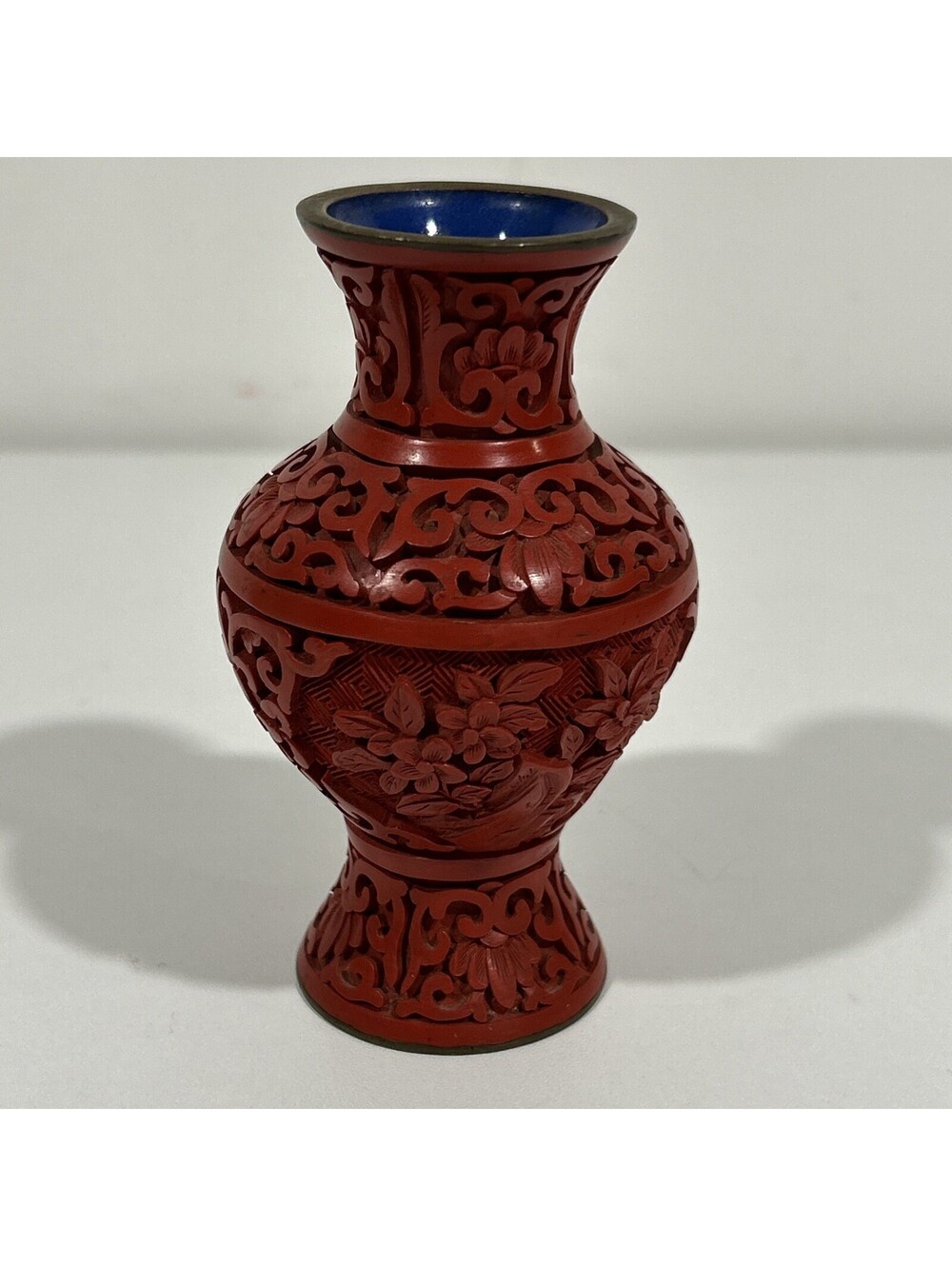 Chinese Cinnabar Red Lacquer Blue Enamel Vase 4” Vintage Décor